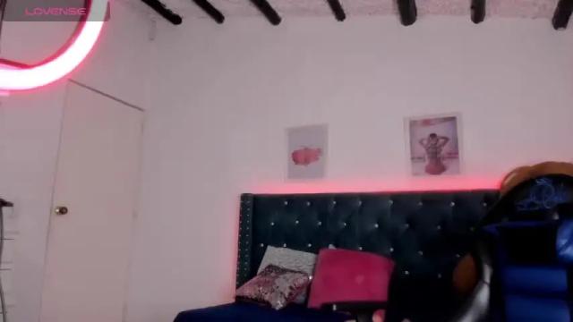 Image 7 of sarahhx_m Stream on Chaturbate on 16 months ago
