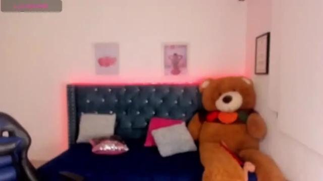 Image 8 of sarahhx_m Stream on Chaturbate on 16 months ago