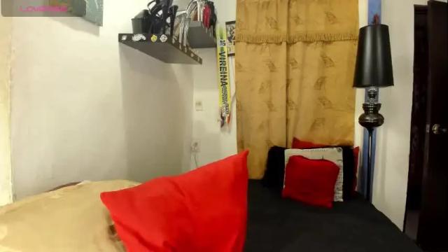 Image 2 of sarahjey Stream on Chaturbate on 1 month ago