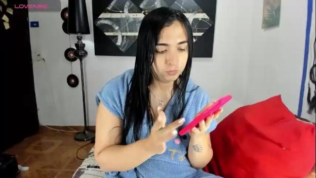 Image 2 of sarahjey Stream on Chaturbate on 1 month ago