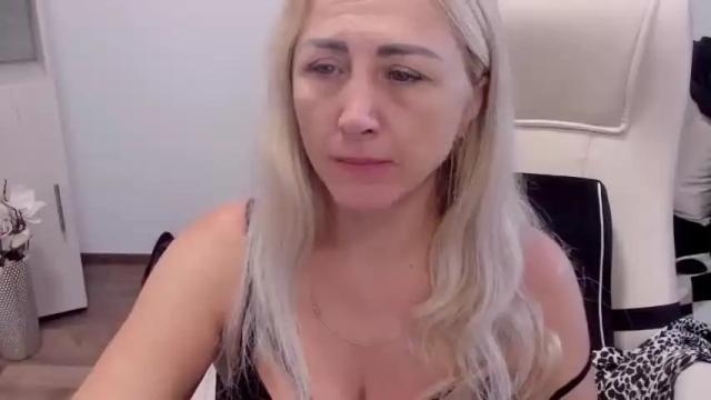 Image 12 of sarahmature690 Stream on Chaturbate on 19 months ago