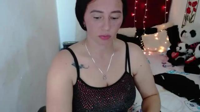Image 7 of sarahott_1 Stream on Chaturbate on 13 months ago