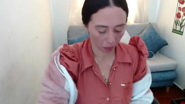 Image 10 of sarahott_1 Stream on Chaturbate on 12 months ago