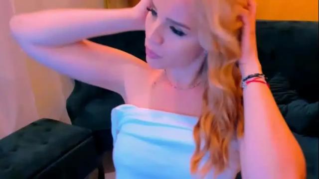 Image 12 of sarahottie69 Stream on Chaturbate on 12 days ago