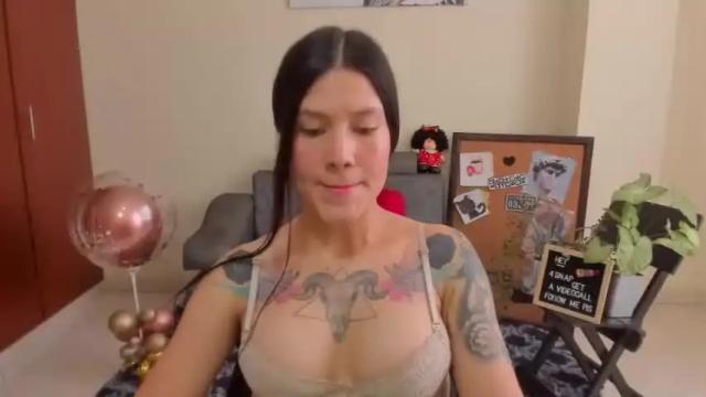 Image 2 of sarahredi Stream on Chaturbate on 16 months ago