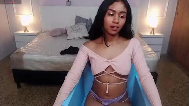 Image 4 of sarahross2 Stream on Chaturbate on 15 months ago