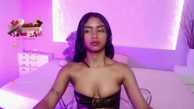 Image 6 of sarahross2 Stream on Chaturbate on 15 months ago