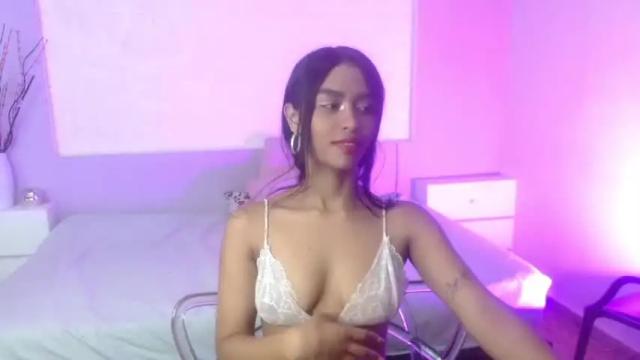 Image 7 of sarahross2 Stream on Chaturbate on 14 months ago