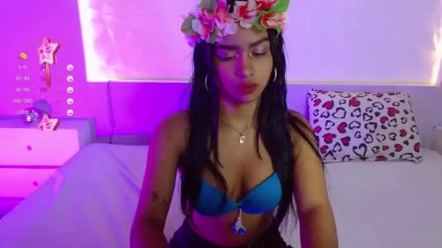 Image 12 of sarahross2 Stream on Chaturbate on 16 months ago