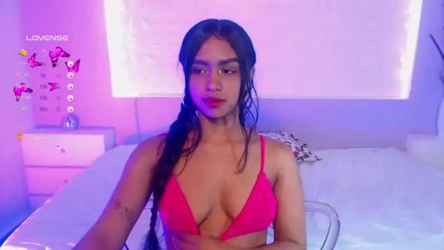 Image 2 of sarahross2 Stream on Chaturbate on 13 months ago