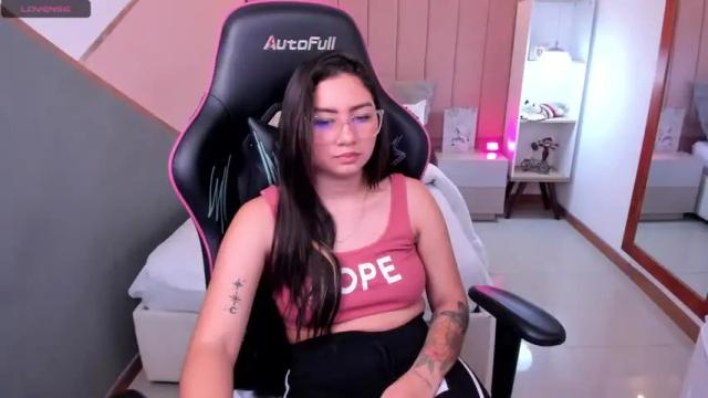 Image 3 of sarahscott56 Stream on Chaturbate on 22 months ago