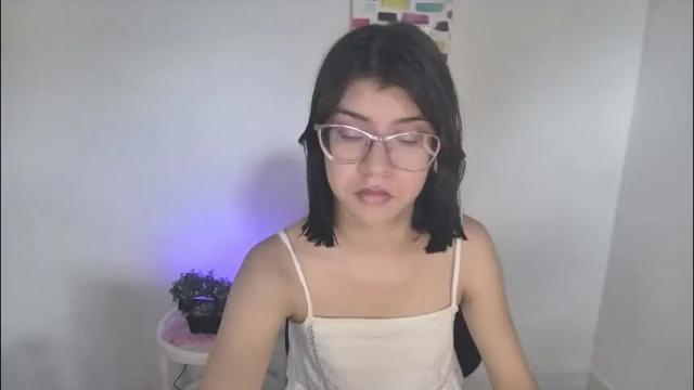 Image 3 of sarahsmitt Stream on Chaturbate on 3 months ago