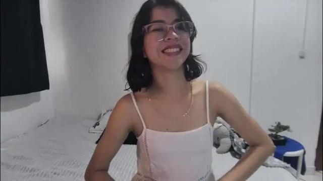 Image 2 of sarahsmitt Stream on Chaturbate on 3 months ago