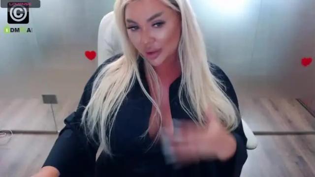 Image 12 of sarahstone_ Stream on Chaturbate on 17 months ago