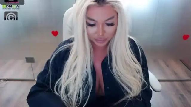 Image 8 of sarahstone_ Stream on Chaturbate on 17 months ago