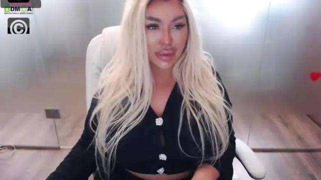 Image 10 of sarahstone_ Stream on Chaturbate on 17 months ago