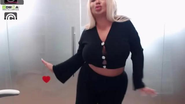 Image 3 of sarahstone_ Stream on Chaturbate on 17 months ago