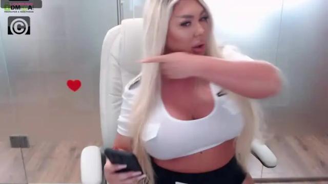 Image 3 of sarahstone_ Stream on Chaturbate on 16 months ago