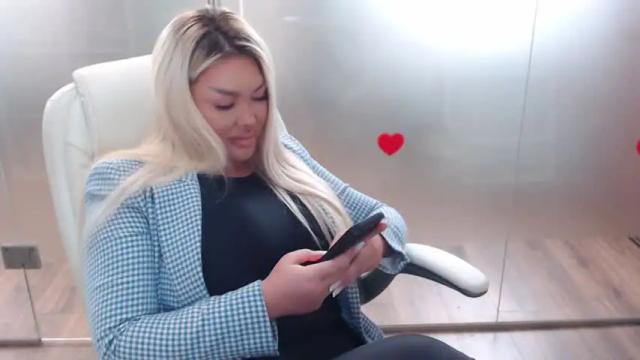 Image 3 of sarahstone_ Stream on Chaturbate on 13 months ago