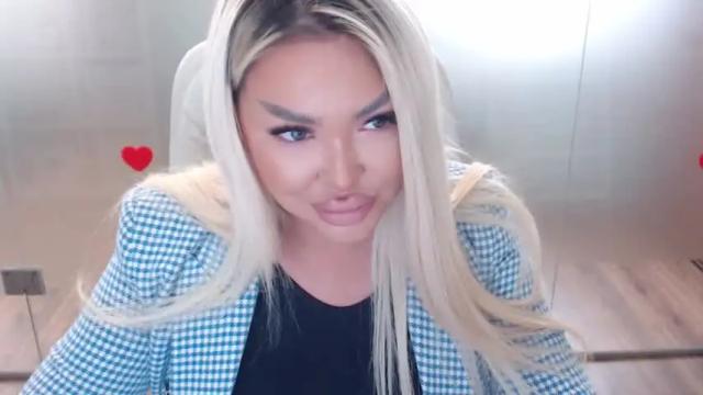 Image 4 of sarahstone_ Stream on Chaturbate on 13 months ago