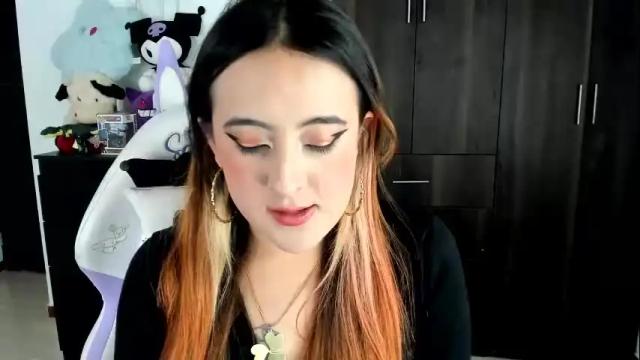 Image 3 of sarahxrusso Stream on Chaturbate on 2 months ago