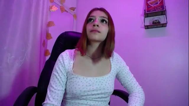 Image 3 of sarai_petite_ Stream on Chaturbate on 3 months ago