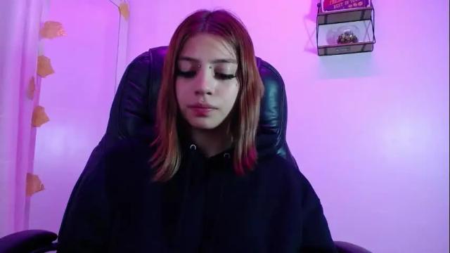 Image 3 of sarai_petite_ Stream on Chaturbate on 3 months ago