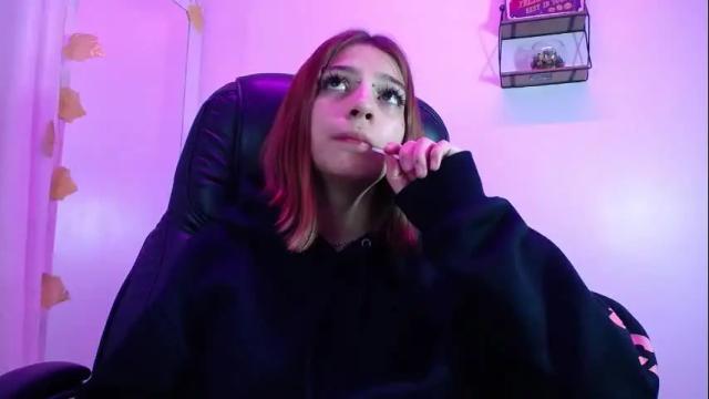 Image 4 of sarai_petite_ Stream on Chaturbate on 3 months ago