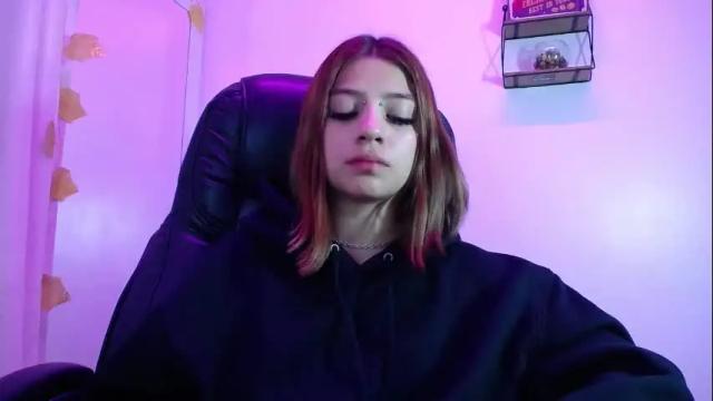 Image 8 of sarai_petite_ Stream on Chaturbate on 3 months ago