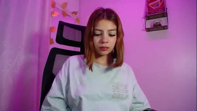 Image 2 of sarai_petite_ Stream on Chaturbate on 2 months ago