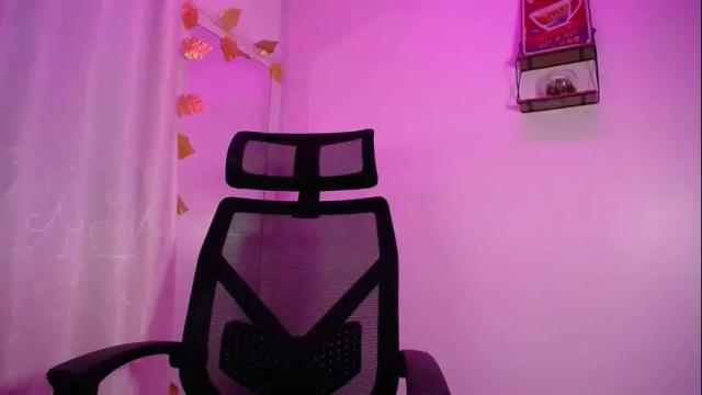 Image 3 of sarai_petite_ Stream on Chaturbate on 2 months ago
