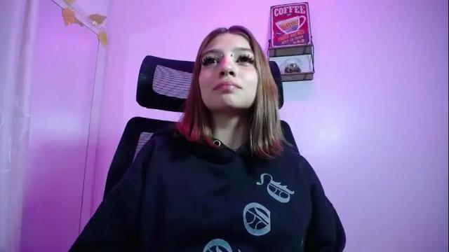 Image 12 of sarai_petite_ Stream on Chaturbate on 2 months ago