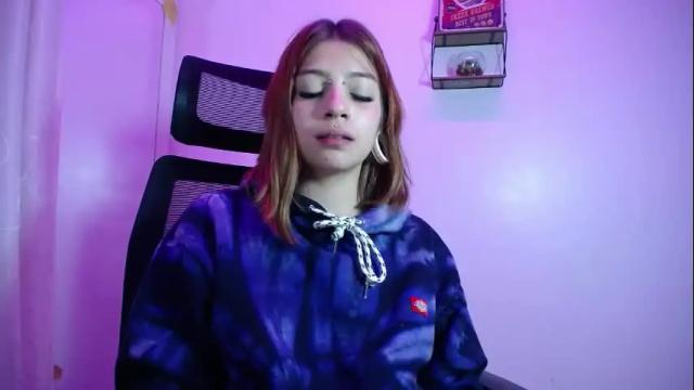 Image 2 of sarai_petite_ Stream on Chaturbate on 2 months ago