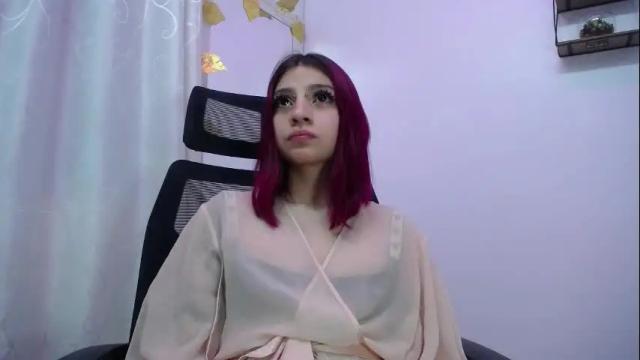Image 2 of sarai_petite_ Stream on Chaturbate on 1 month ago