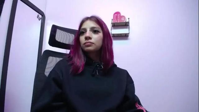 Image 11 of sarai_petite_ Stream on Chaturbate on 1 month ago