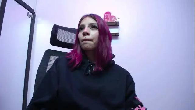 Image 3 of sarai_petite_ Stream on Chaturbate on 1 month ago