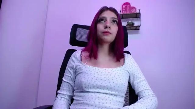 Image 2 of sarai_petite_ Stream on Chaturbate on 1 month ago