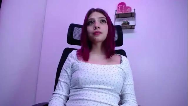 Image 3 of sarai_petite_ Stream on Chaturbate on 1 month ago