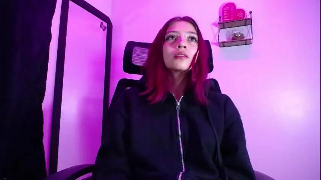 Image 10 of sarai_petite_ Stream on Chaturbate on 1 month ago