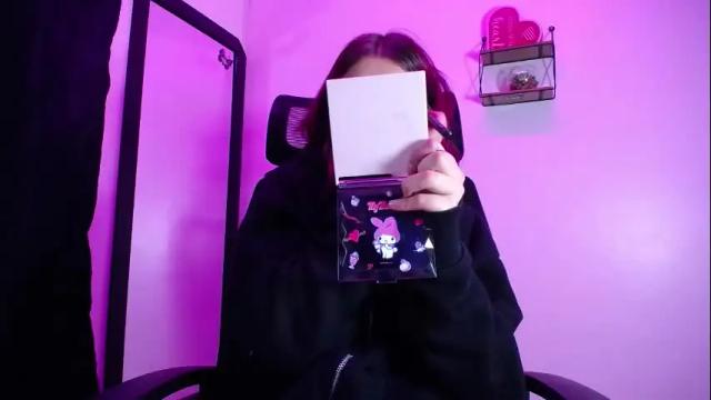 Image 2 of sarai_petite_ Stream on Chaturbate on 1 month ago