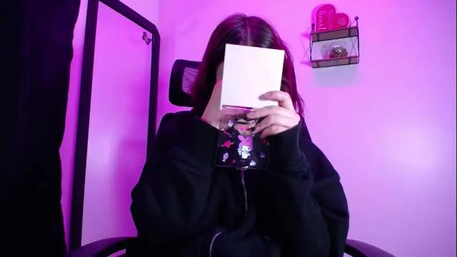 Image 3 of sarai_petite_ Stream on Chaturbate on 1 month ago