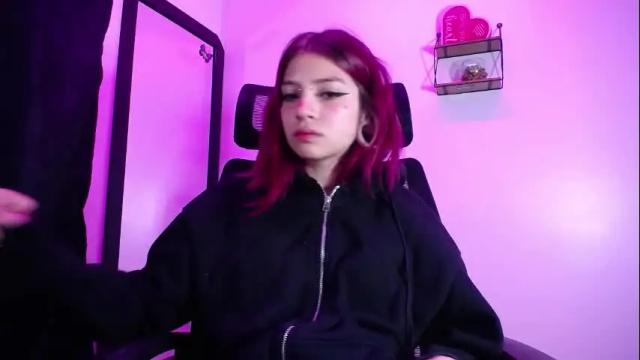 Image 4 of sarai_petite_ Stream on Chaturbate on 1 month ago