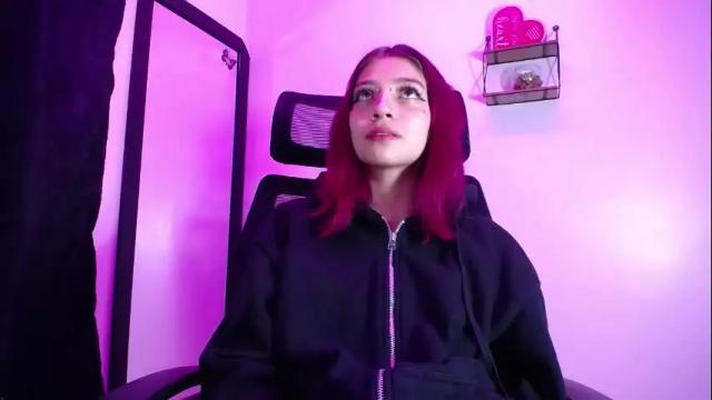 Image 8 of sarai_petite_ Stream on Chaturbate on 1 month ago