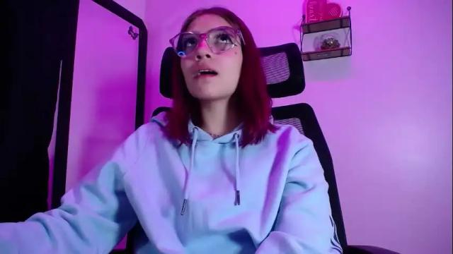 Image 2 of sarai_petite_ Stream on Chaturbate on 1 month ago