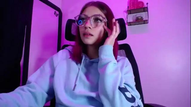 Image 3 of sarai_petite_ Stream on Chaturbate on 1 month ago