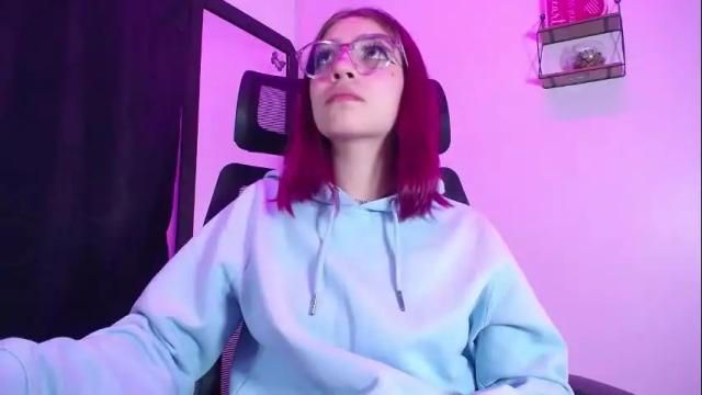 Image 7 of sarai_petite_ Stream on Chaturbate on 1 month ago