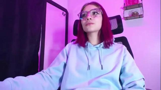 Image 8 of sarai_petite_ Stream on Chaturbate on 1 month ago