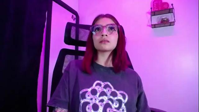 Image 2 of sarai_petite_ Stream on Chaturbate on 1 month ago