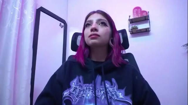 Image 2 of sarai_petite_ Stream on Chaturbate on 20 days ago