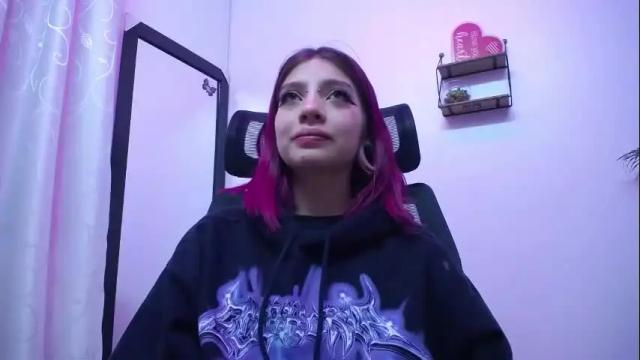 Image 4 of sarai_petite_ Stream on Chaturbate on 20 days ago